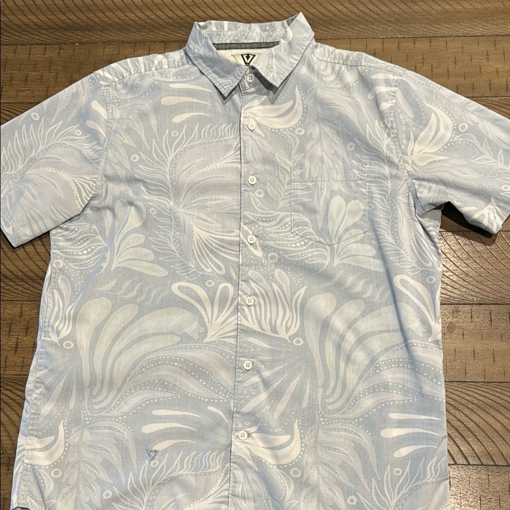Men's VISSLA button down shirt. Size medium. Hawaiian/Aloha shirt